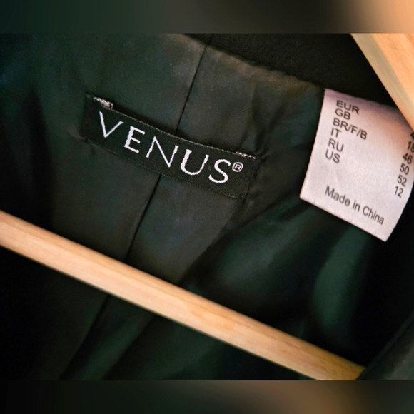 Venus Tailored Open Front Fold Lapel Cropped Blazer - Picture 3 of 4